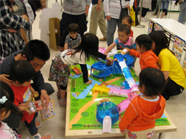 かわいく動くズーズーに子どもも夢中