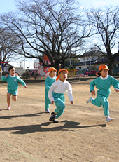 50メートルを小学2年生並みで走る! 50メートルを小学2年生並みで走る!