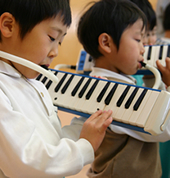 子どもたちにとっては、食事をすることや寝ることと同じように、毎日やってあたりまえの習慣 子どもたちにとっては、食事をすることや寝ることと同じように、毎日やってあたりまえの習慣